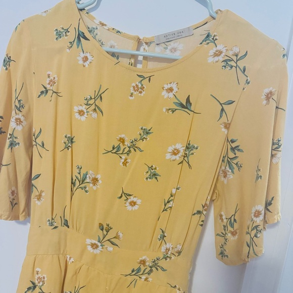 Clad and Cloth Yellow Pastel Floral Daisy Romper Summer Cottagecore Vacation - Picture 3 of 10